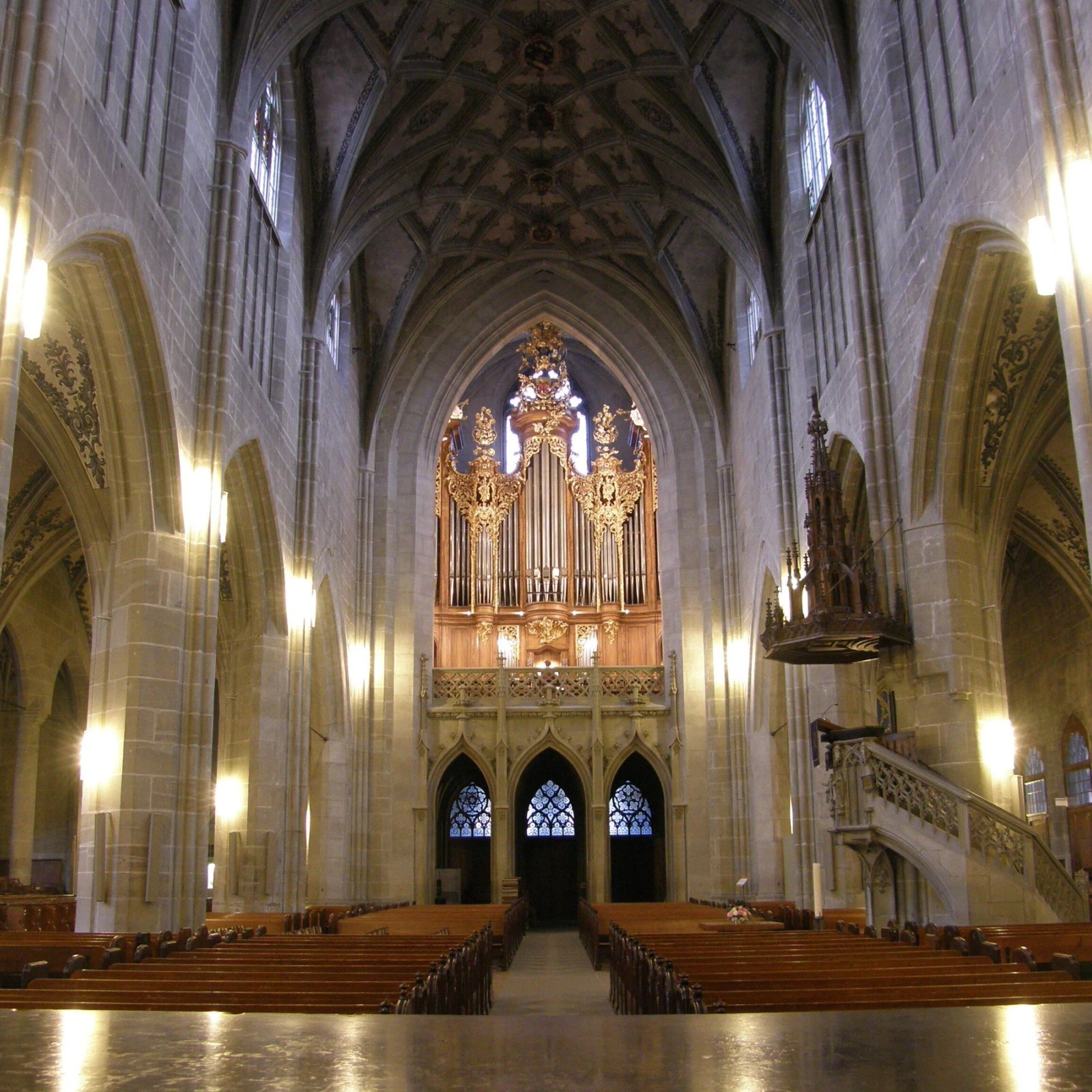 Blick zurueck zur Orgel